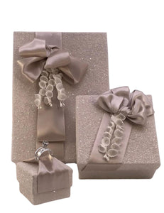 Lily Gift Box, 3.5" x 4" - Dove