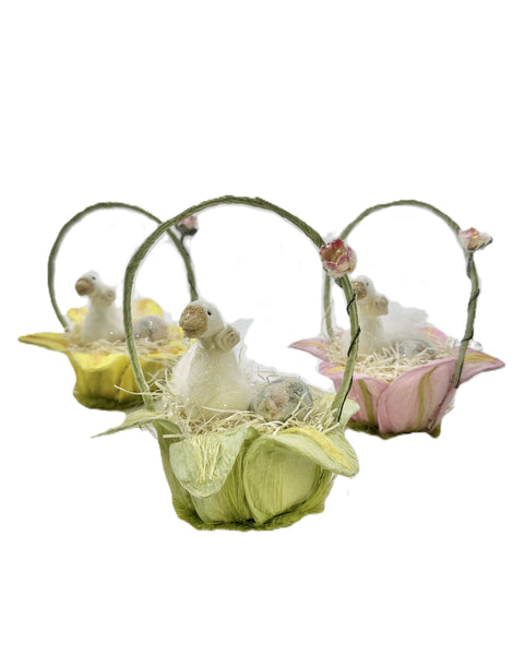 Gosling in Lily Basket - Mint